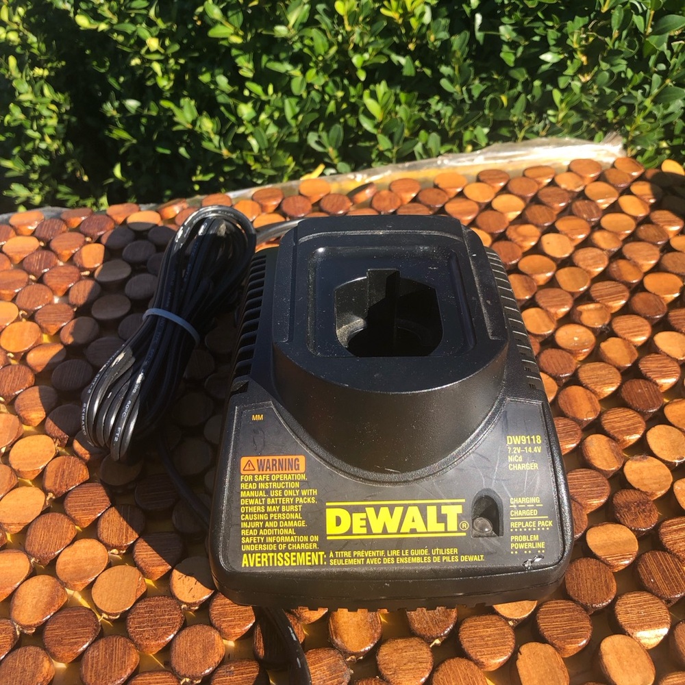 DEWALT Black Battery Charger DW9118 - Fast Replacement Charger